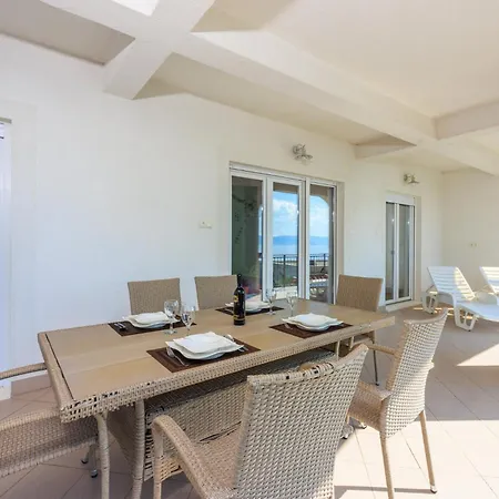 Veronika Apartamento *